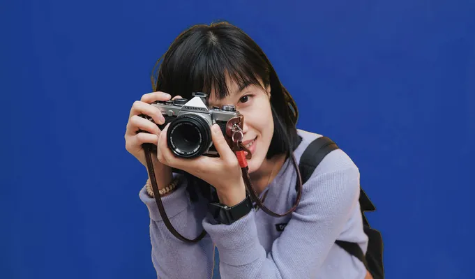 Woman taking a picture with a DSLR